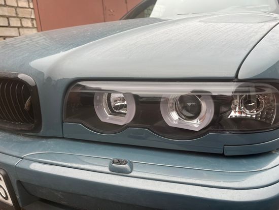 Передние фары 3D Angel Eyes для BMW 7 E38 (94-01) черные