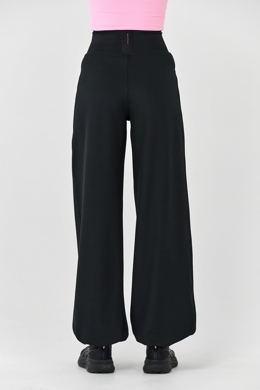 Брюки широкие с манжетами с карманами