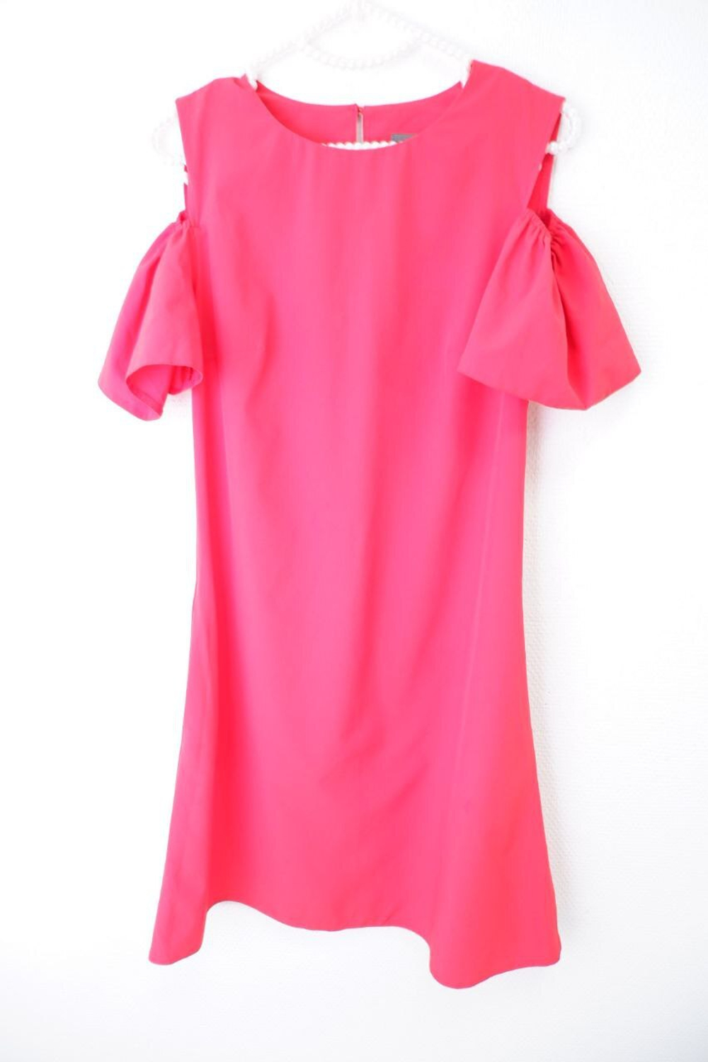 Платье с открытыми плечами 42 размер