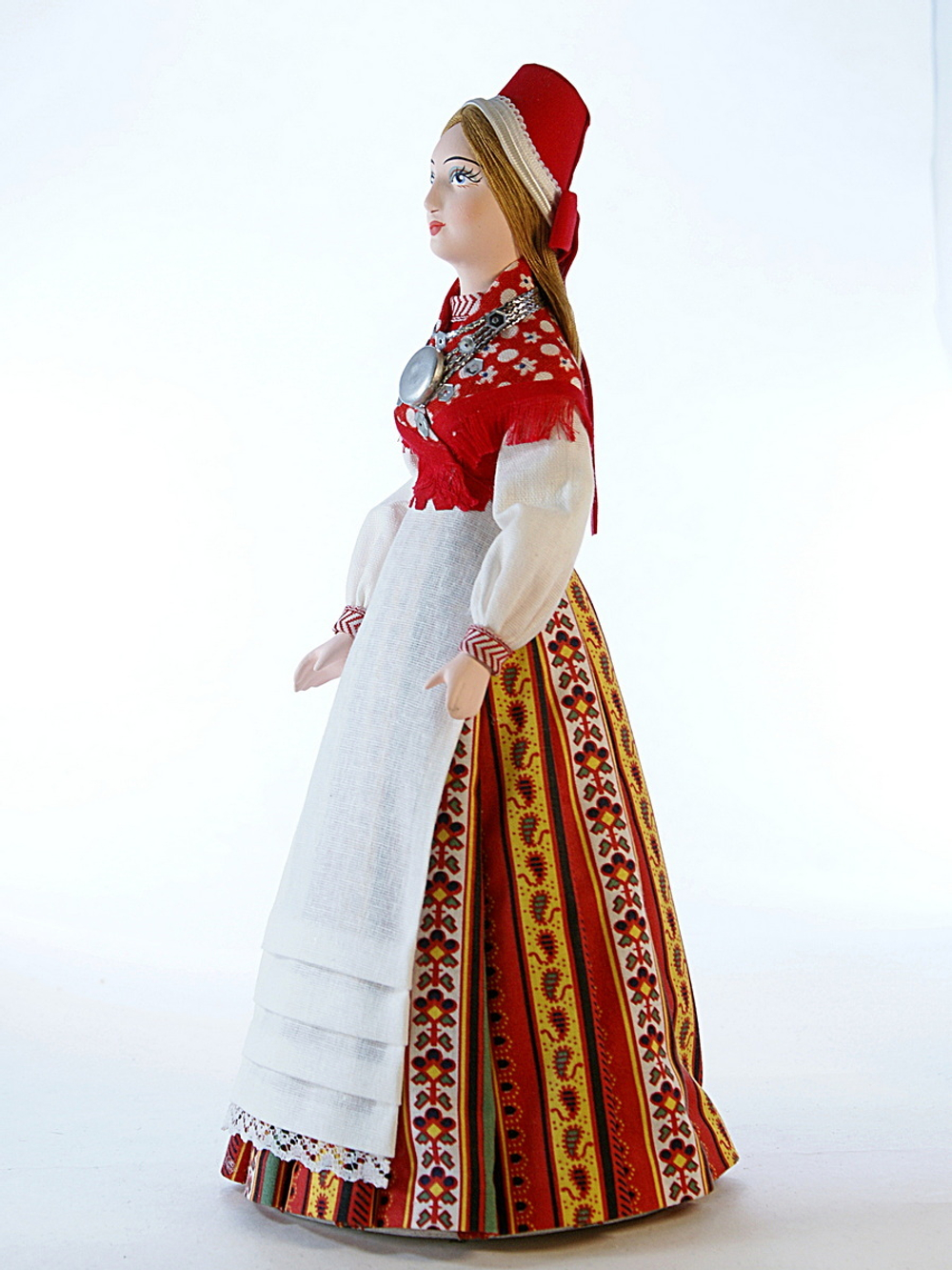Кукла коллекционная фарфоровая Эстонка