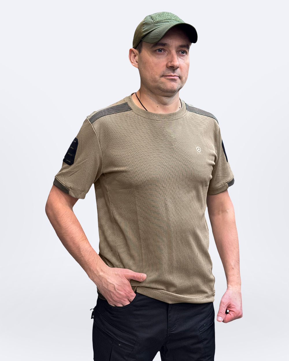 Футболка песок с патчем