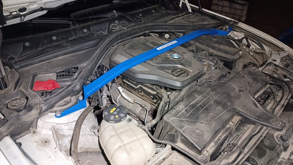 Распорка передних стоек (цельная) BMW F30 (ПОД ЗАКАЗ)