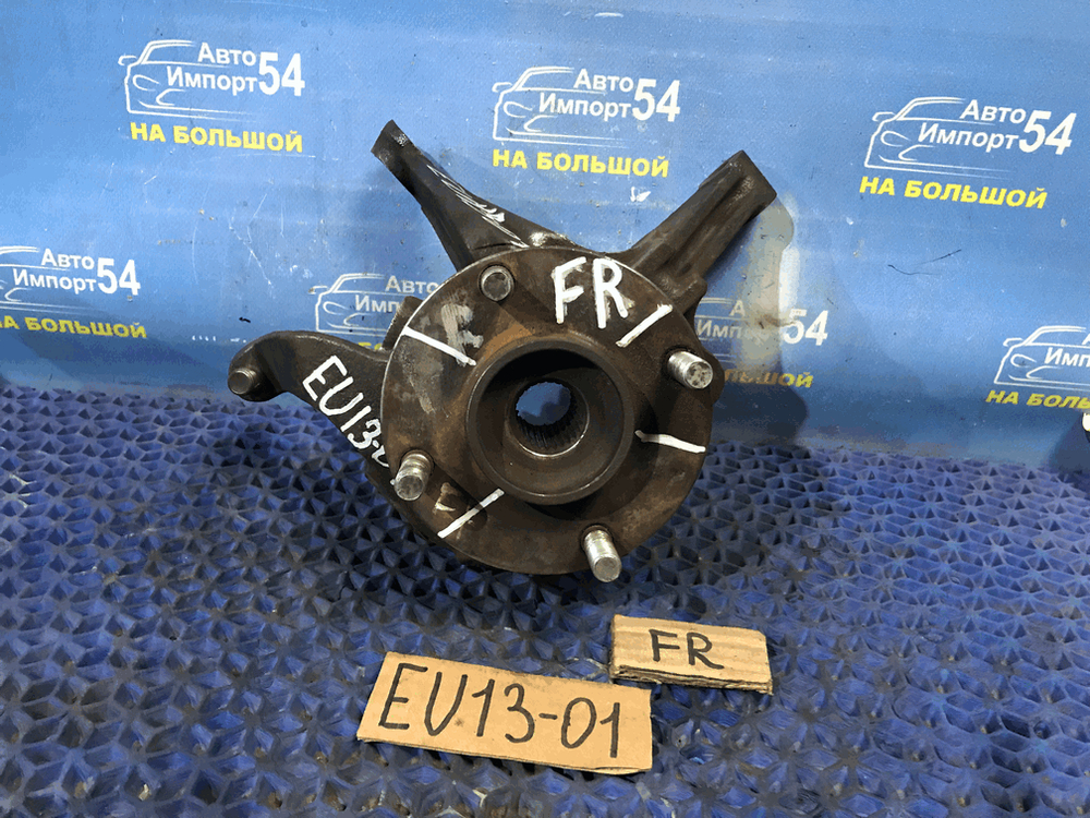 Ступица передняя правая NISSAN BLUEBIRD 1993