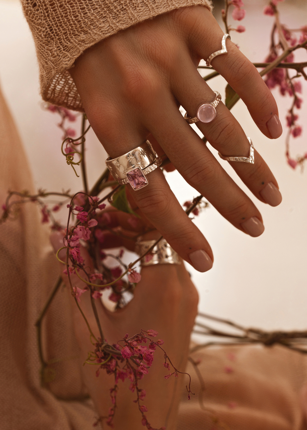 Кольцо «Моно» с розовым кварцем