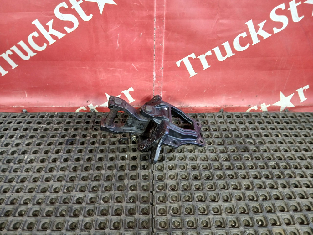 Кронштейн передней рессоры правый 2023г