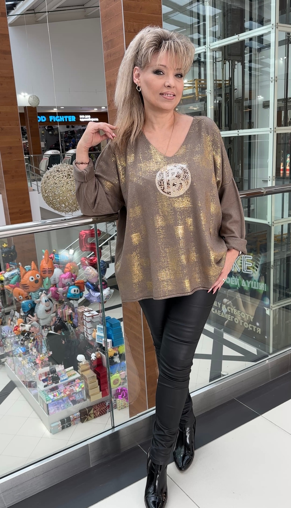 Итальянская туника - джемпер с блестящим напылением и эмблемой