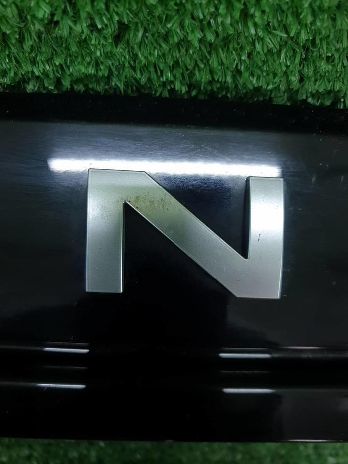 Накладка крышки багажника Range Rover Evoque 2 (2018-н.в.)