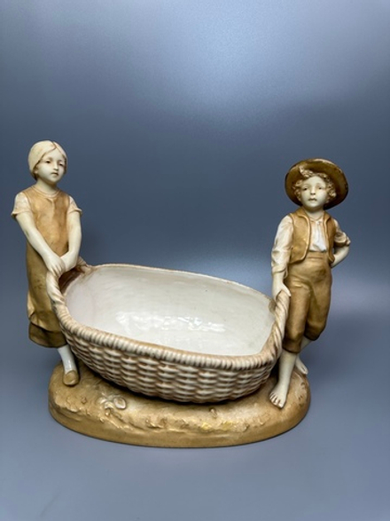 Конфетница — Дети с корзиной