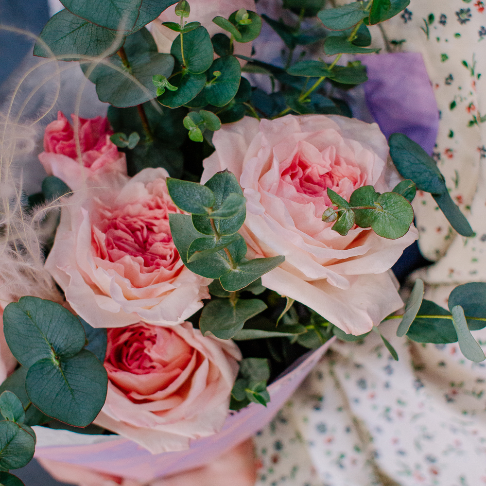 143. Ароматный нежный букет из пионовидных роз