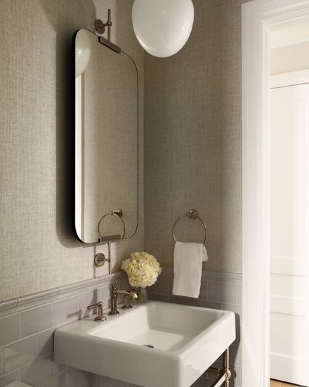 Серебряное настенное зеркало “Линарес”