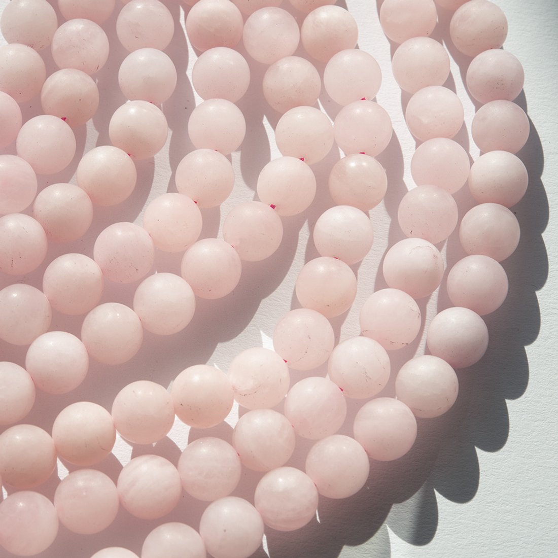 Розовый кварц сатиновый натуральный, 10,4мм, шар