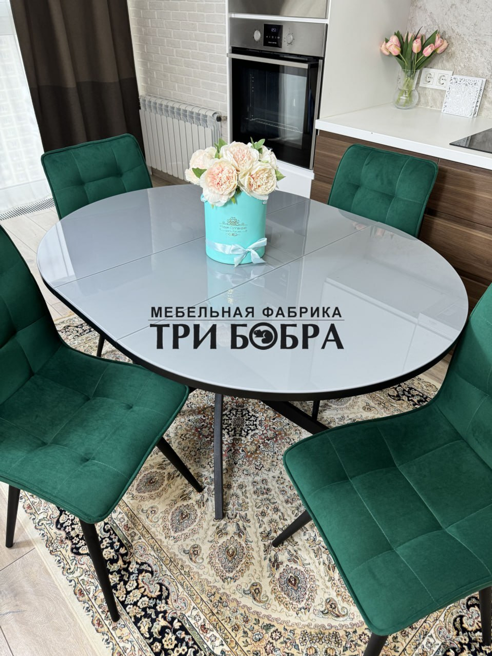 Круглый стеклянный раздвижной стол и стулья "ГУЧИ" изумруд