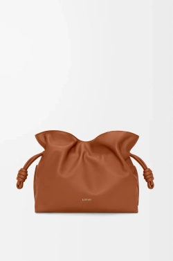 Loewe Сумка-клатч среднего размера Flamenco из телячьей кожи наппа, рыжевато-коричневый
