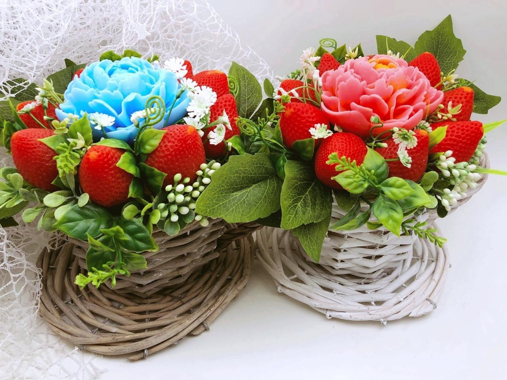 «Клубничная чашка» букет