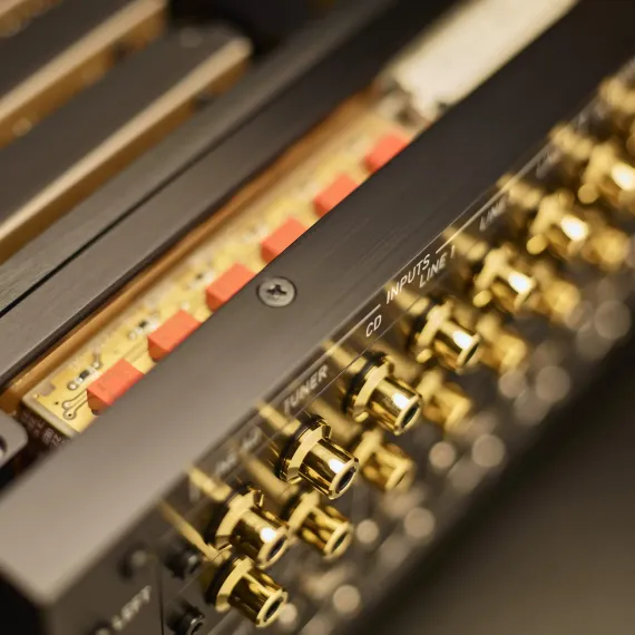 Accuphase C-3900 Gold