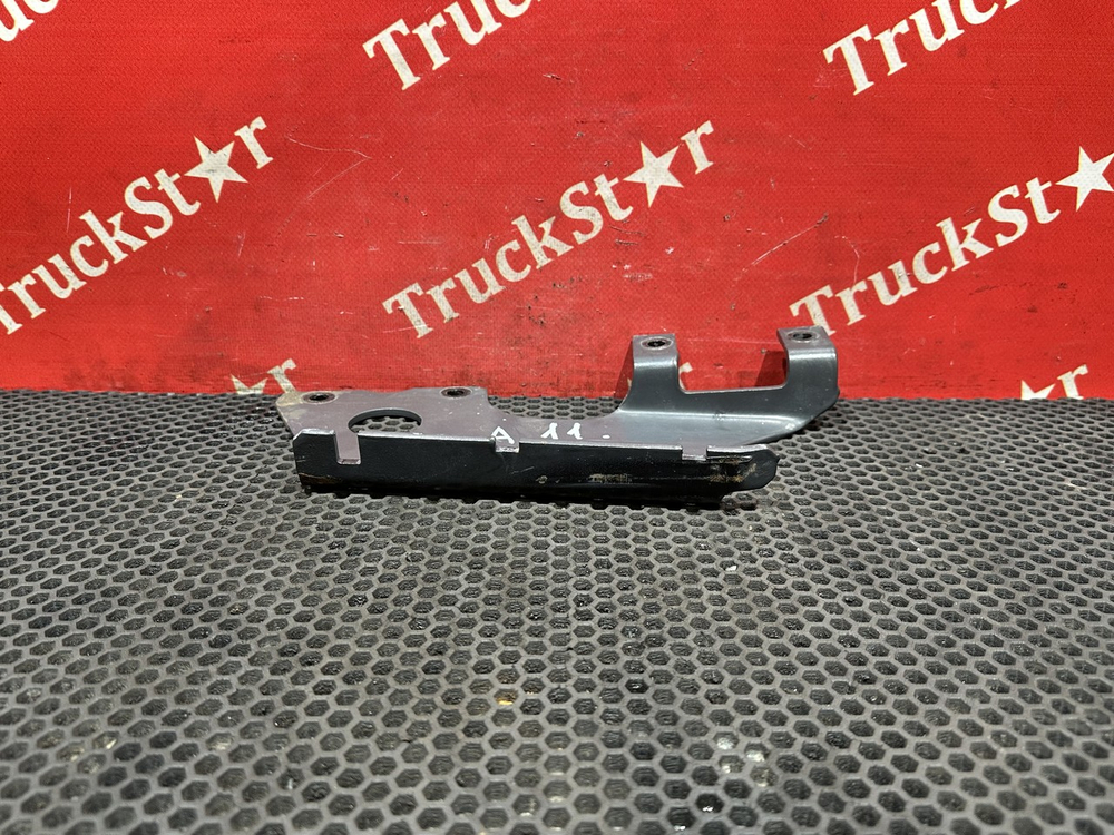 Кронштейн ускорительного клапана