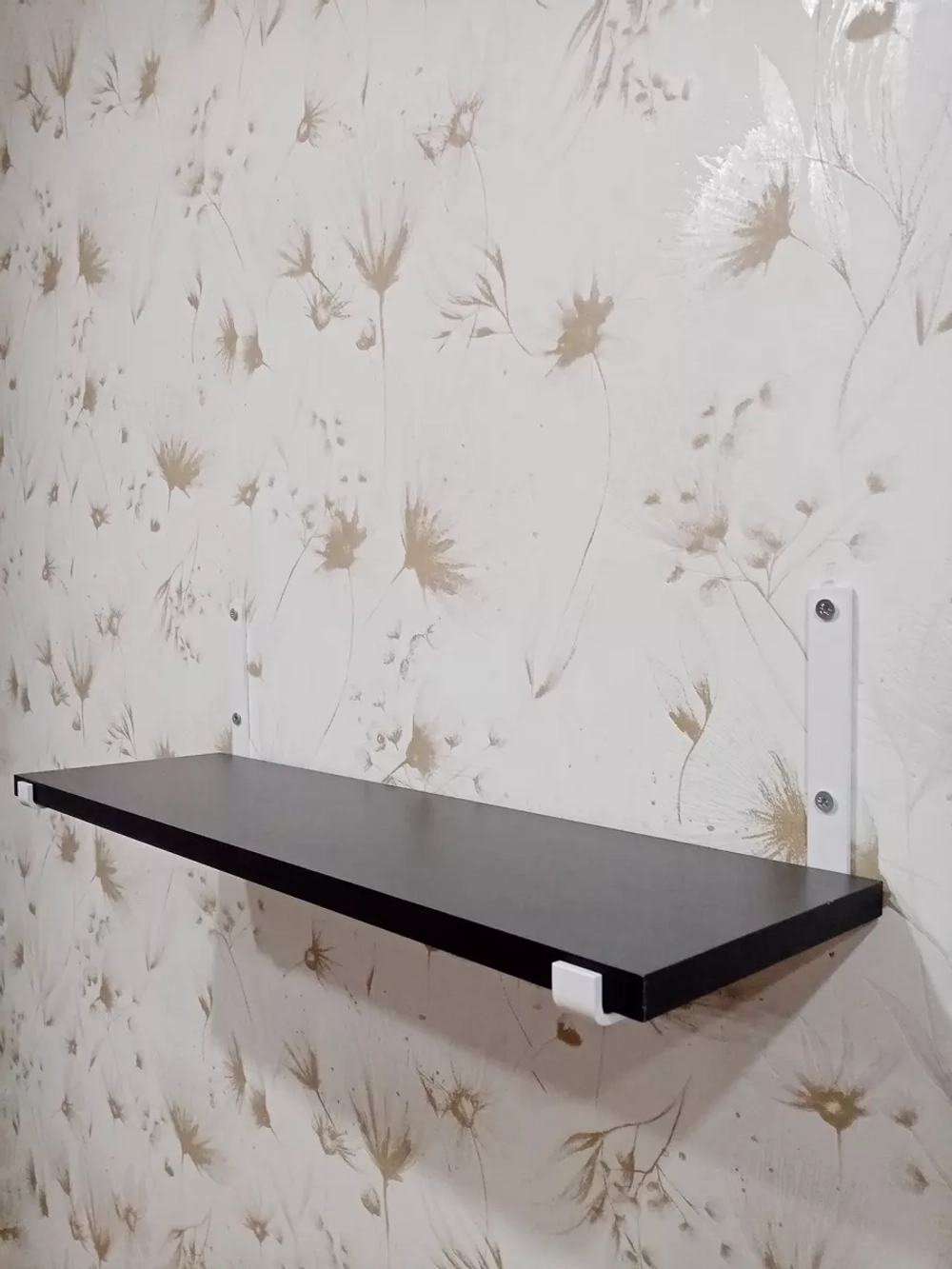 Полка настенная прямая на кронштейнах