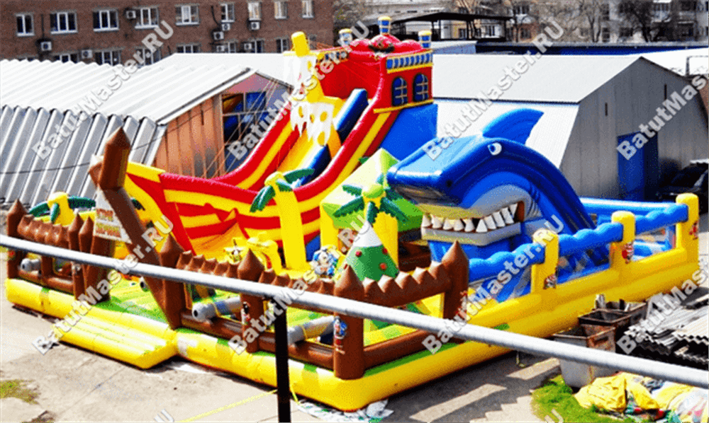 Большой надувной батут "Говорящая акула" 14*10*6 м