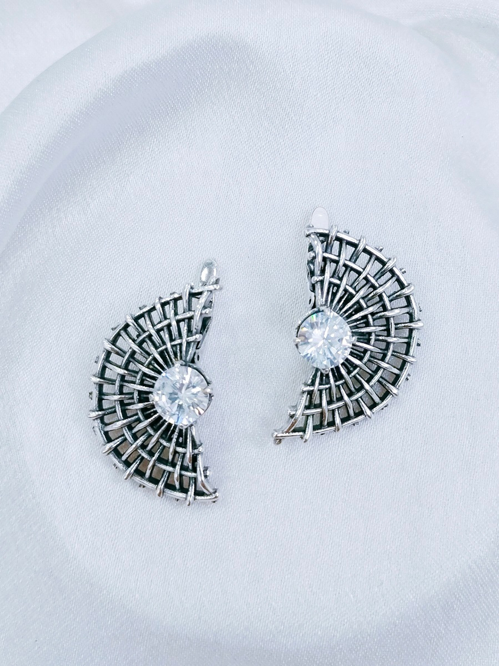 "Аргентия" серьги в серебряном покрытии из коллекции "Эдем" от Jenavi с английским замком