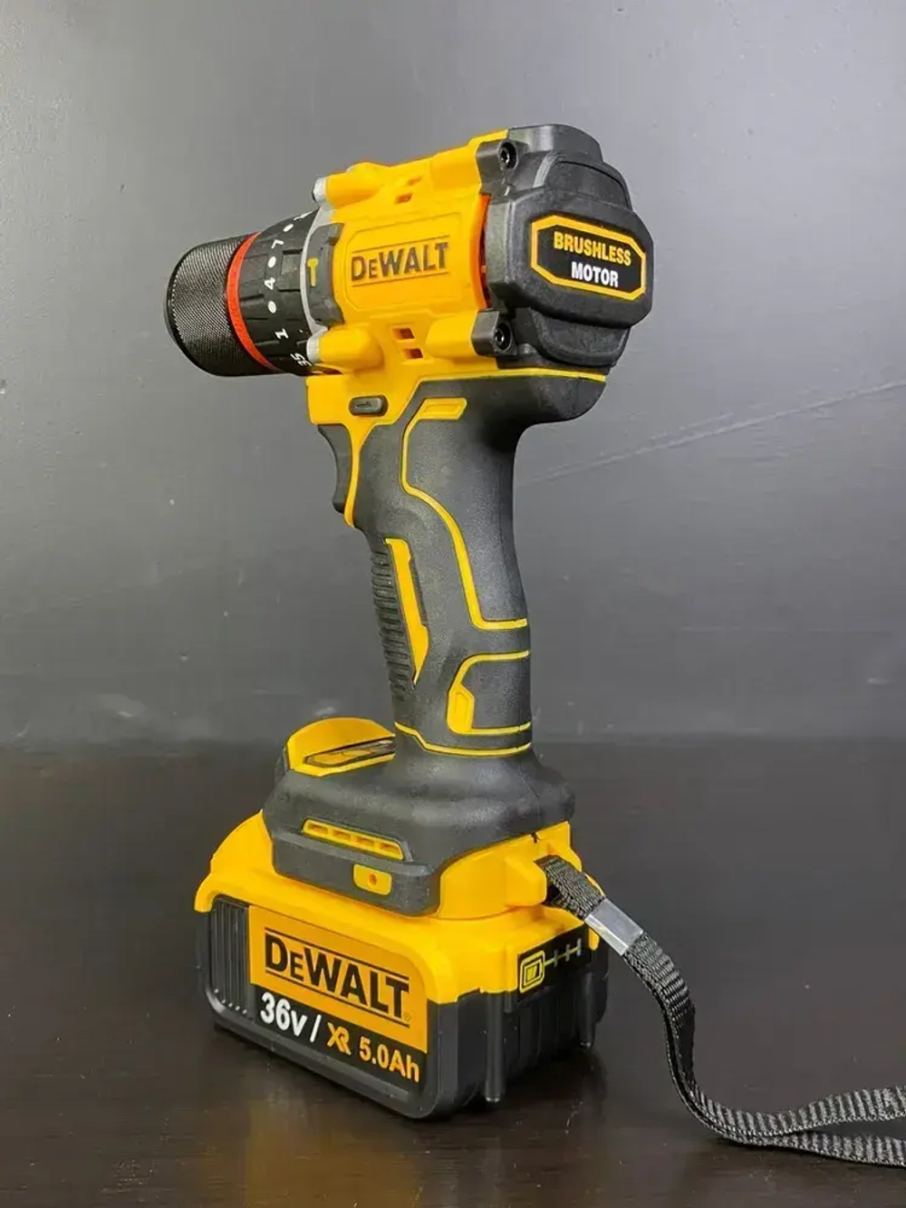 DeWalt Дрель-шуруповерт, 36 В, 90 Нм, 2 АКБ