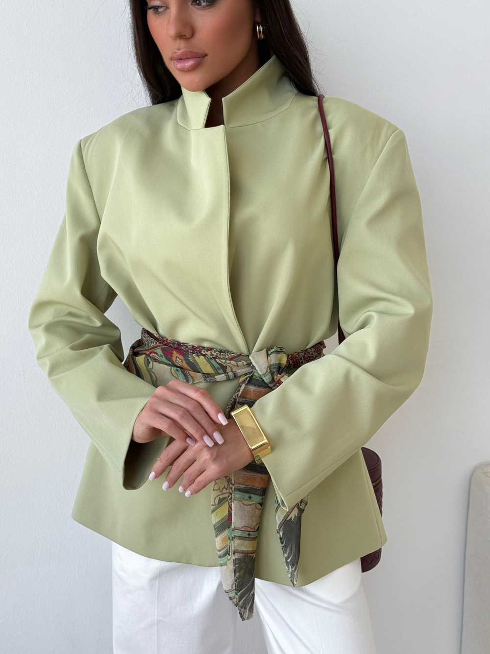 Пиджак прямого кроя в нежно-оливковом цвете