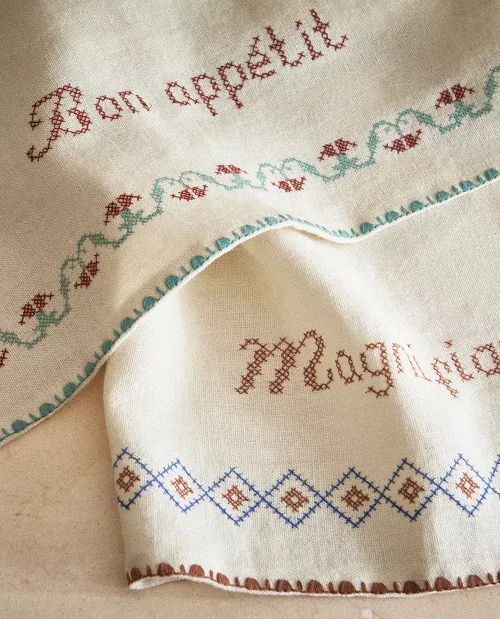 ZARA HOME КУХОННОЕ ПОЛОТЕНЦЕ ИЗ ХЛОПКА С ВЫШИВКОЙ, ЭКРЮ