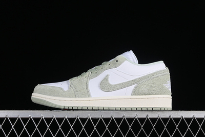Air Jordan 1 Low "Light Green"