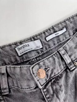 Джинсы Bershka
