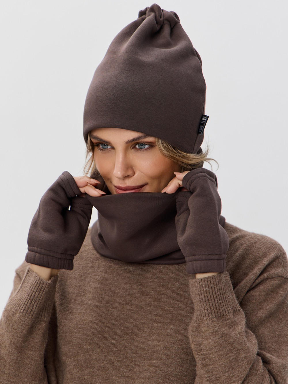 Шапка бини с начесом для хвоста, дред и кос