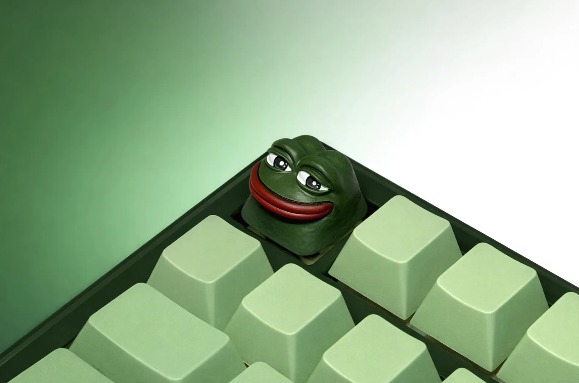 Клавиша XIIX «Pepe the Frog», фото на клавиатуре - ракурс 2
