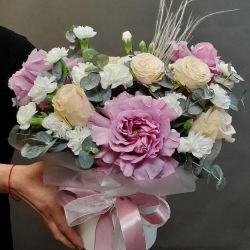 Авторская композиция с пионовидными розами М