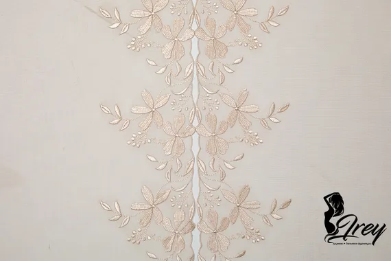 05-113 Вышивка на неэл. сетке 22 см, телесный 126 (левая)