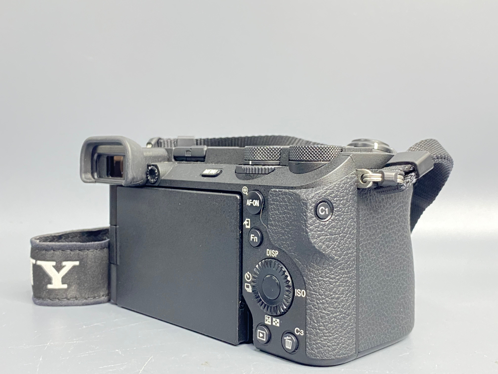 Sony A6700 8100 кадров
