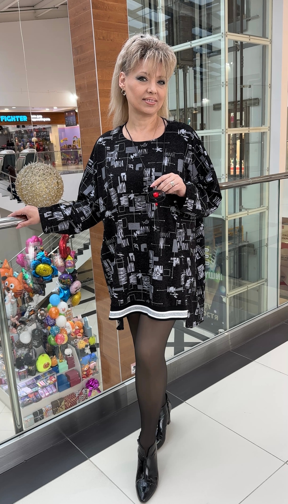 Нарядная туника с красивым фасоном и подвеской