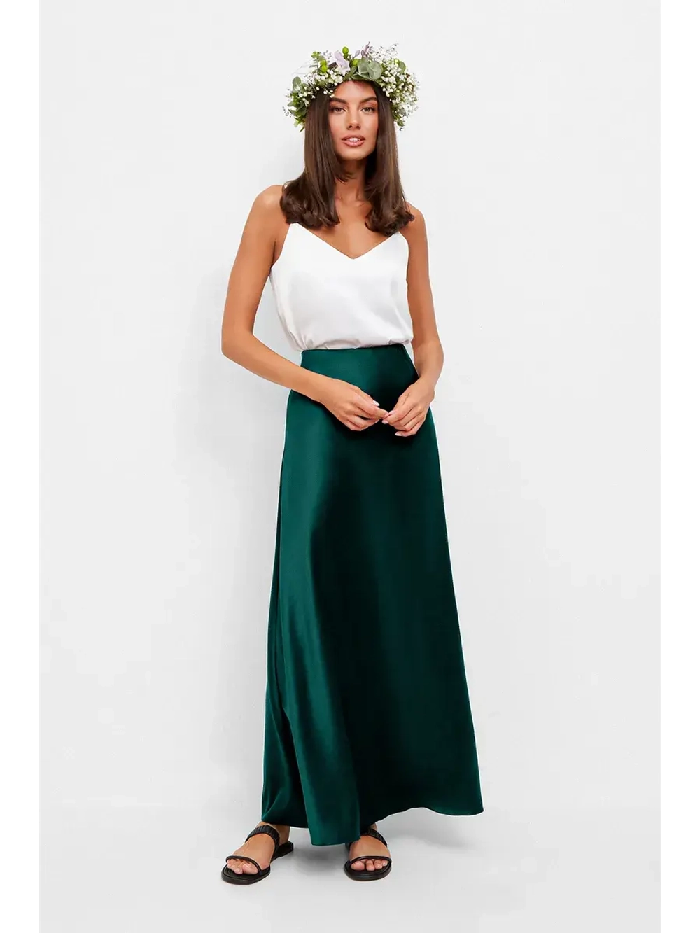 Весенняя юбка атласная плотная, изумрудная, на резинке,