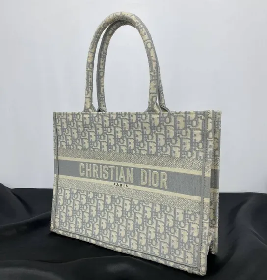 Сумка Dior Book Tote, модель маленького формата белый/серый