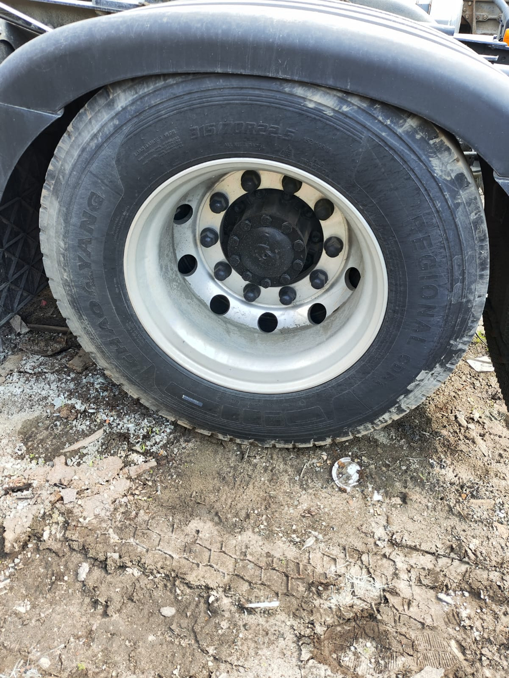 Shacman (Shaanxi) SX* 4x2 Седельный тягач SX4188YV481TL (Газ, 12,5 л, 419 л.с., МТ)
