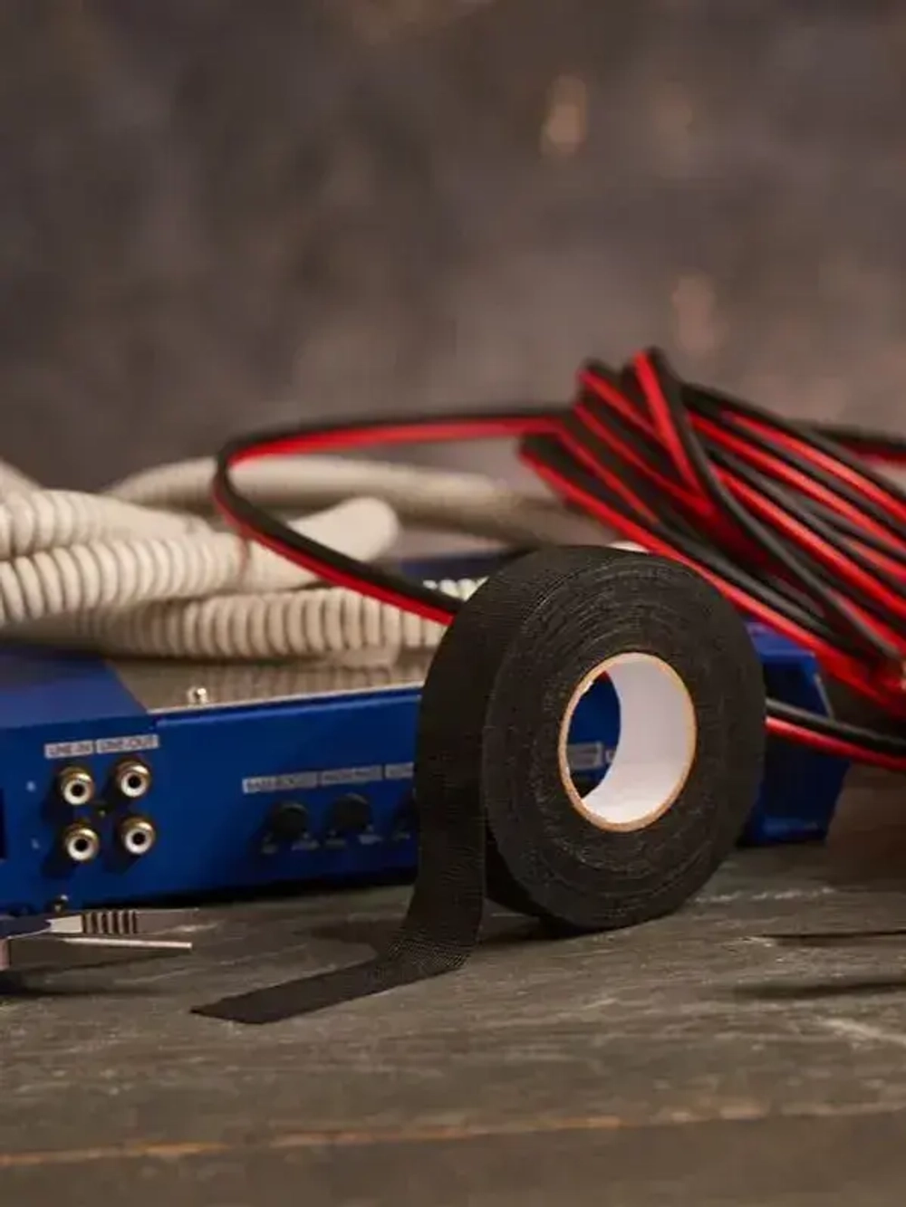 Изолента черная автомобильная 0.3х25 мм 15 м флисовая для проводов KRANZ