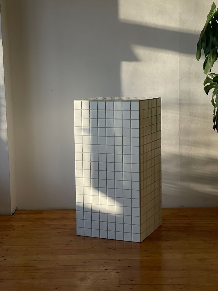 OI OI “2Cube” Постамент из плитки