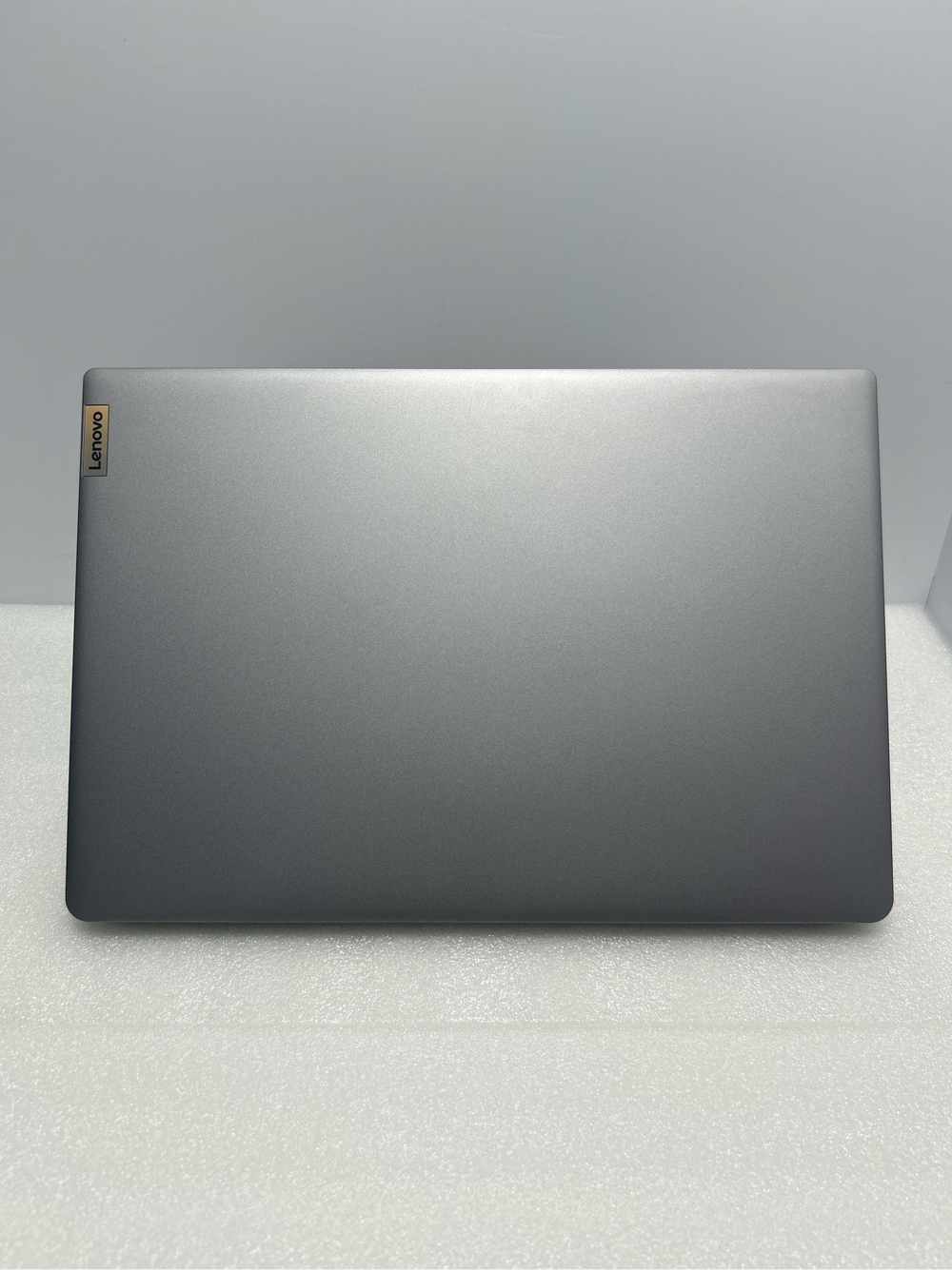 Ноутбук Lenovo 3-17ITL6 (82H9003ERK) 17.3"/Intel Pentium Gold 7505/RAM 8 GB/SSD 256 GB/Intel UHD Graphics/1600x900/TN/DOS/Подсветка кл-ры: нет/Серый. Состояние: Уценка/Очень сильные следы эксплуатации на топ-кейсе