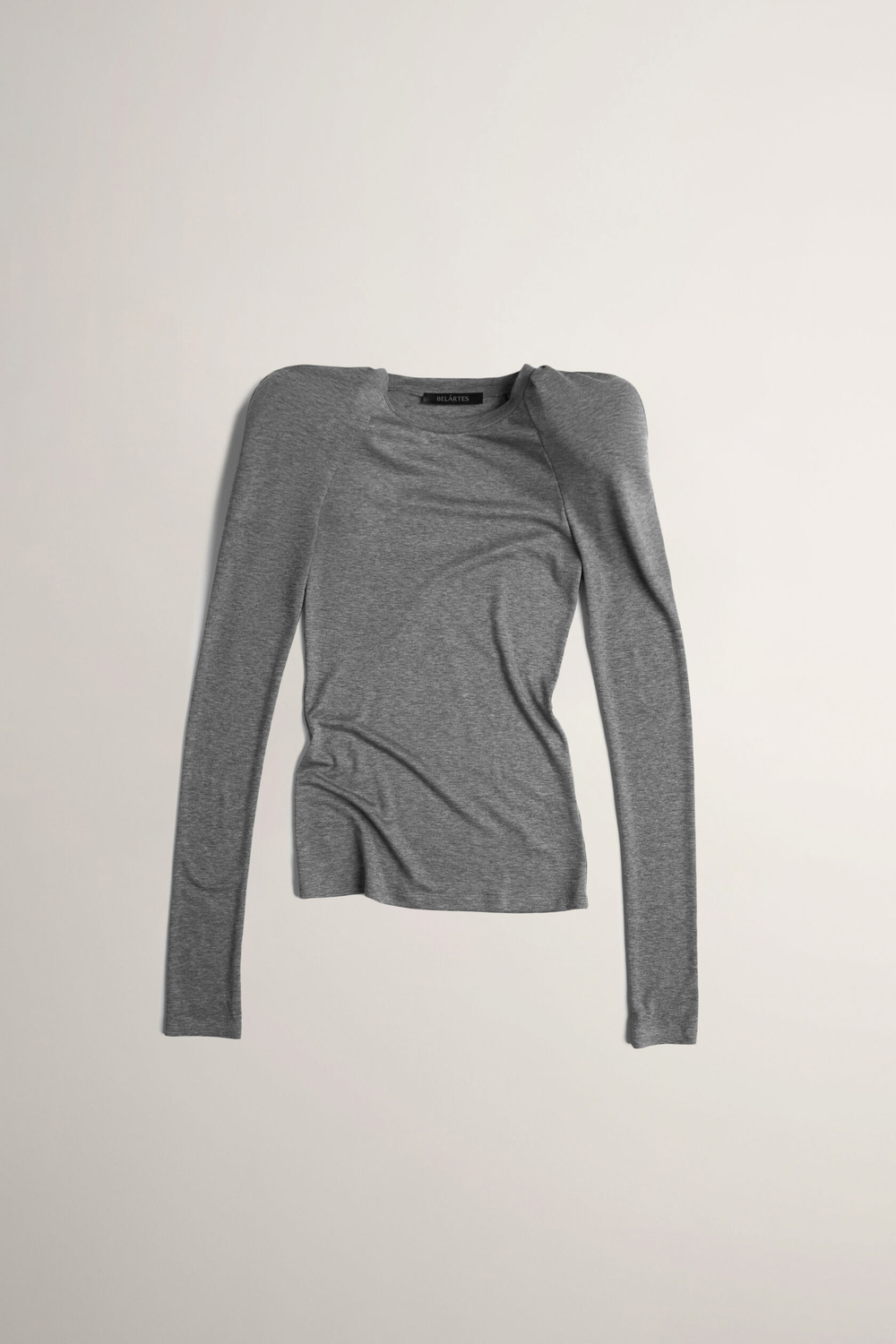 Лонгслив с акцентным плечом Layer