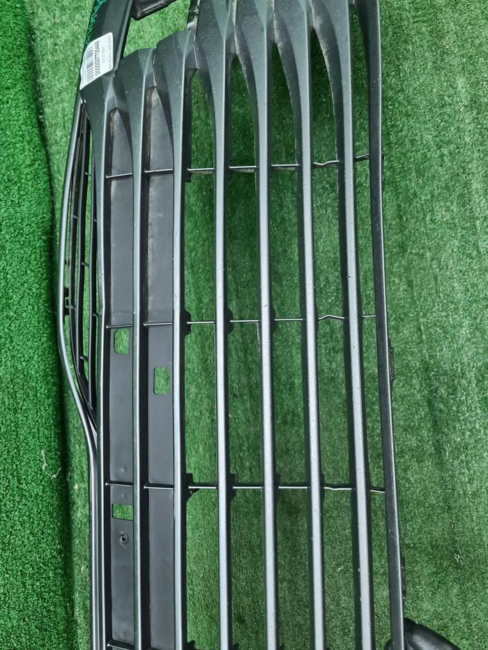 Решетка переднего бампера Toyota Camry xv70 17-21