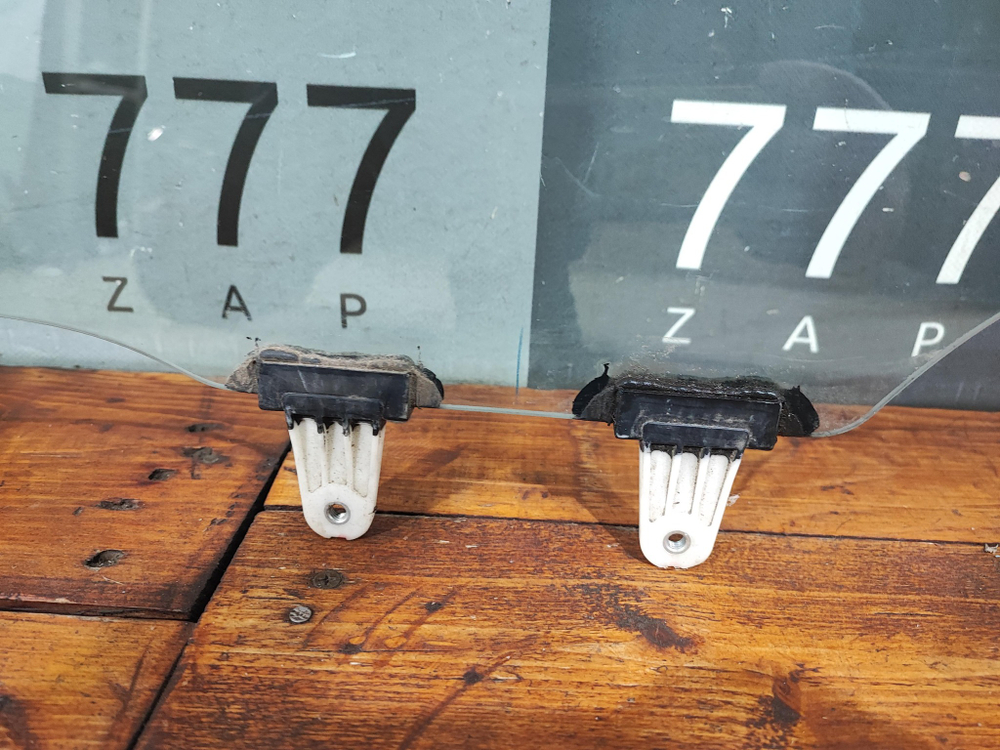 Стекло переднее левое Grand Vitara 2 (JT) 05-15 Б/У Оригинал 8450265J00