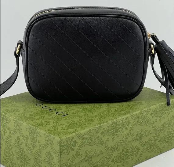 Сумка через плечо Gucci Blondie из кожи черный