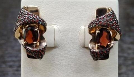 Серьги из золота с гранатами