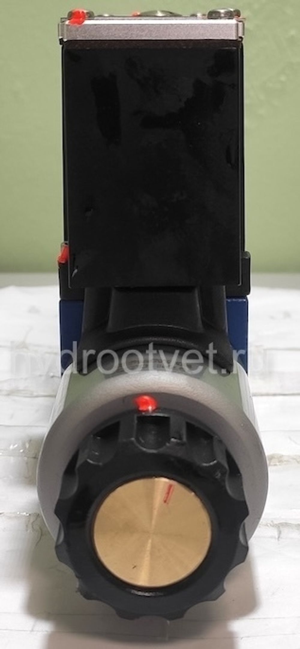 4WREE6E1-08-2X/G24K31/A1V - Пропорциональный распределитель с обратной связью по положению золотника со встроенным усилителем Ду6, A1 = ±10 В, номинальный расход 8 л/мин, схема E1-