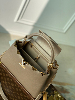 Louis Vuitton Capucines MM