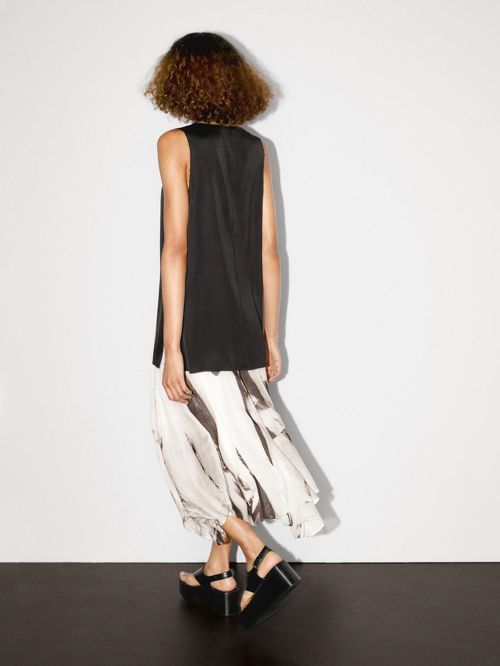 Massimo Dutti Юбка миди с струящимся мраморным принтом, кремовый