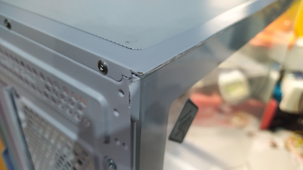 УЦЕНКА_Корпус BaseTech eXtreme GFX-05, Без БП, EATX, белый, 4xFRGB FAN, 2xUSB2, 1xUSB3, бок: закалённое стекло (RMA_BT-GFX-05W-TG-4F-RGB) {замятие дальнего верхнего левого угла; замятие ручки боковой стенки}