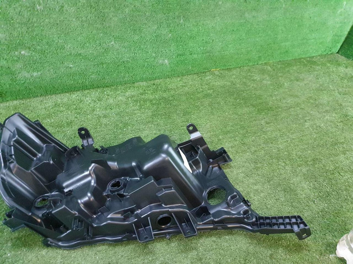 Корпус фары левый Toyota Land Cruiser 200 (2015-2021)